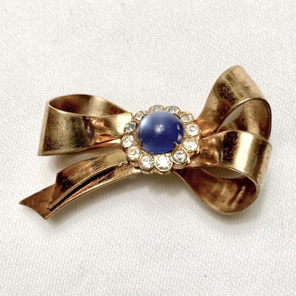 Goldtone Moonstone Ribbon Brooch with Rhinestones